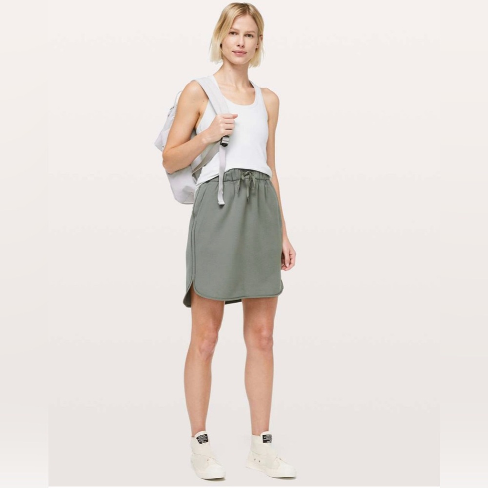 Lululemon Athletica On The Fly Skirt Woven Grey Sage Size 6 Drawstring Pockets